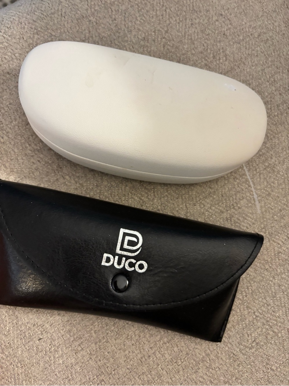 2 Eyeglass Cases/DUCO Black Logo Sunglasses Case with White Hard Case
